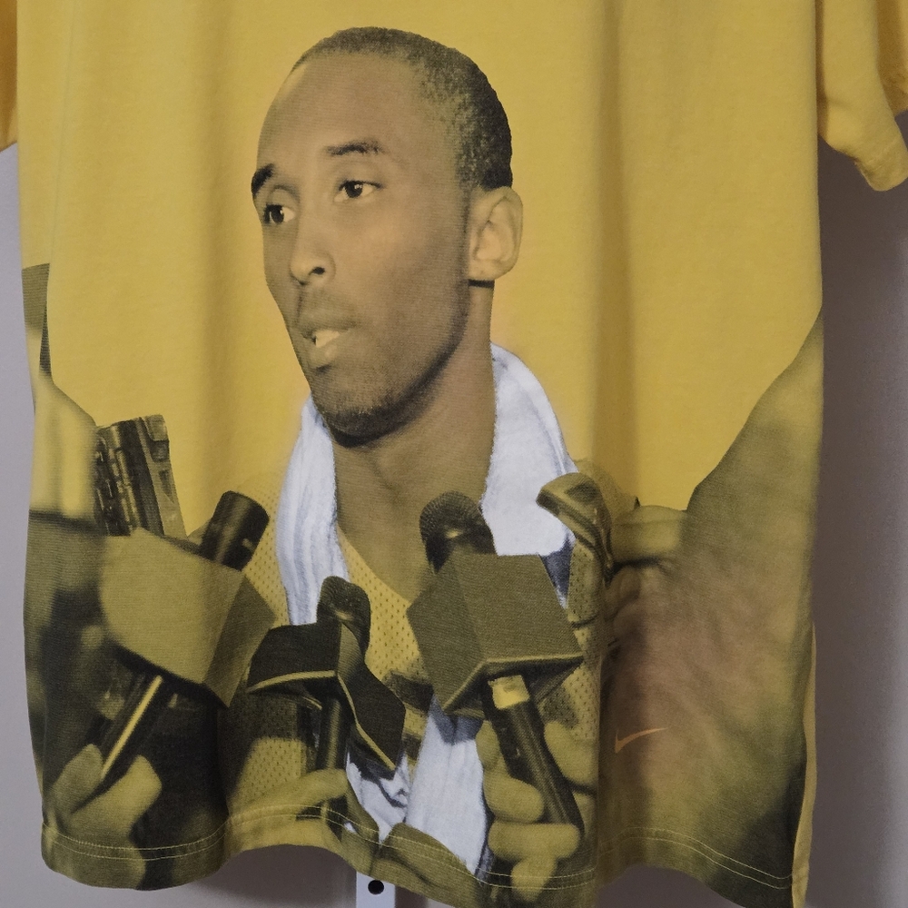 Nike Dri-Fit Kobe Bryant Interview Yellow T-shirt Men's Size XL - Picture 2 of 7